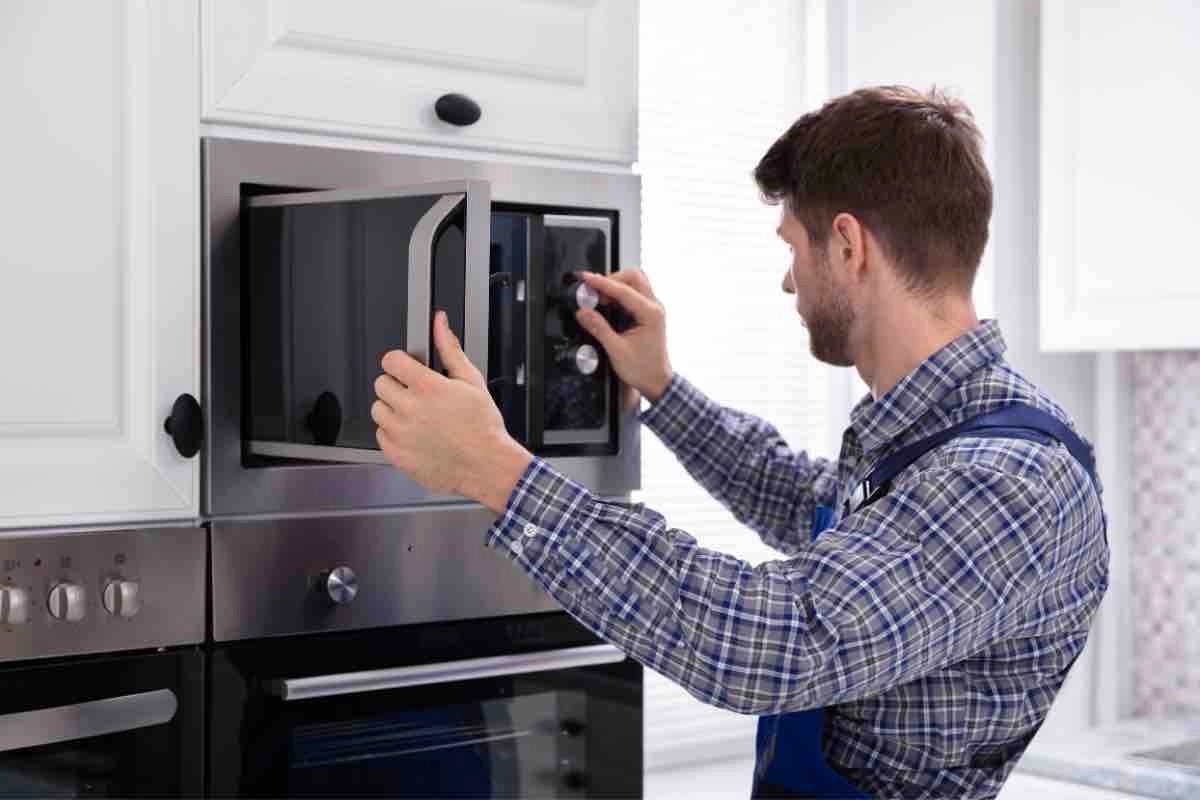 home appliance installation in london - microwave installation